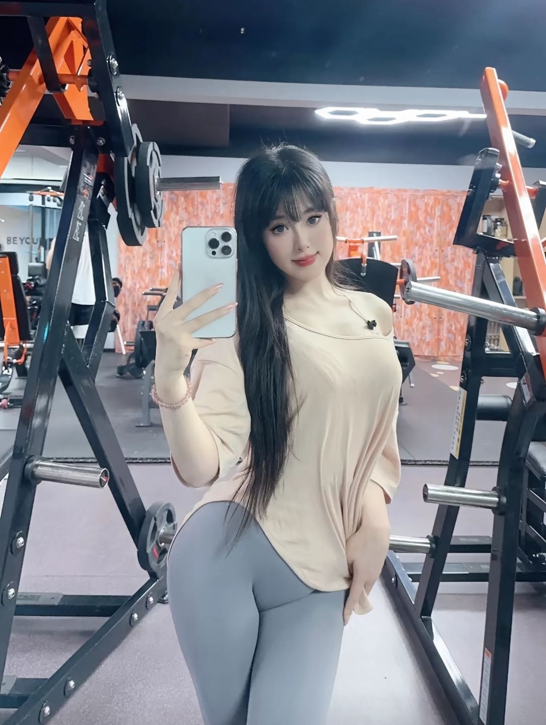 朝阳爆乳大波美女