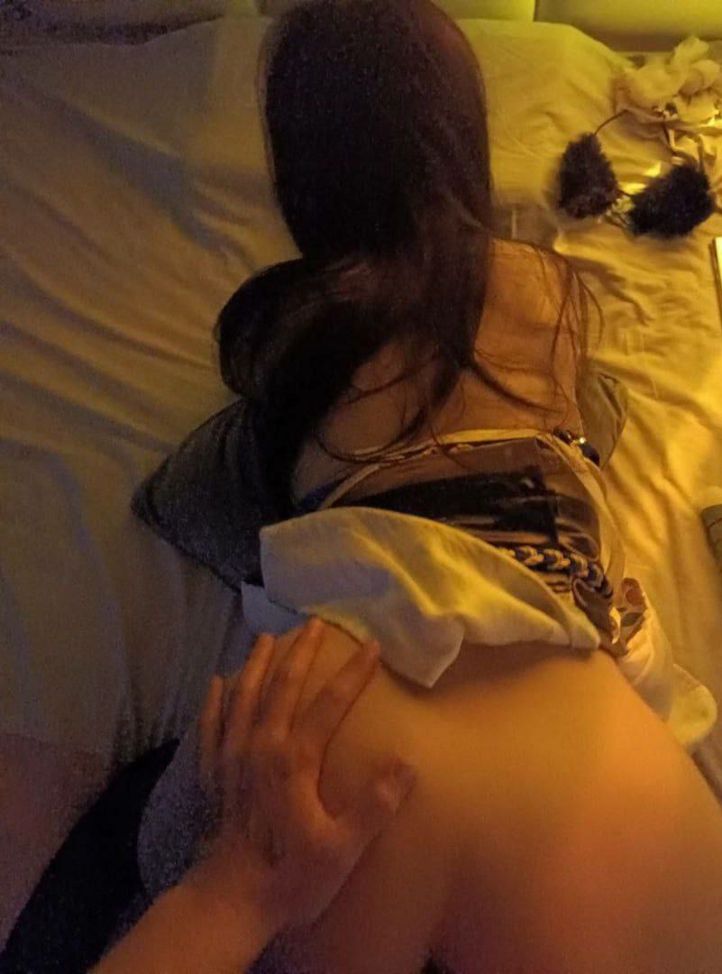 后入美臀小姐姐