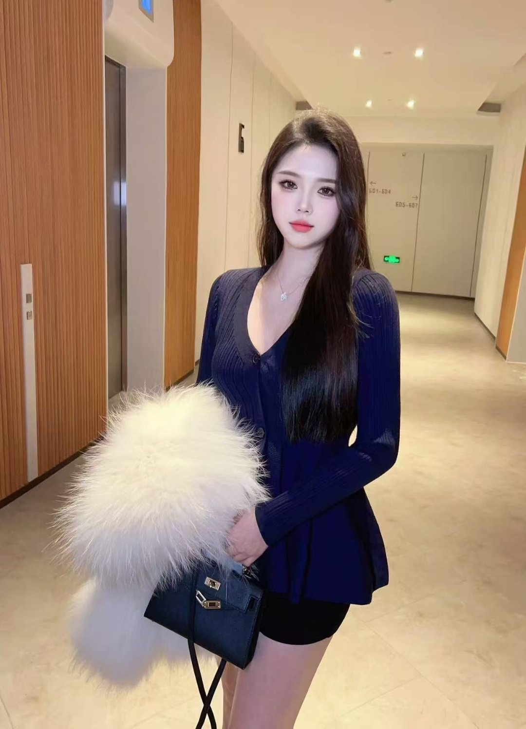 广州上门前凸后翘御姐