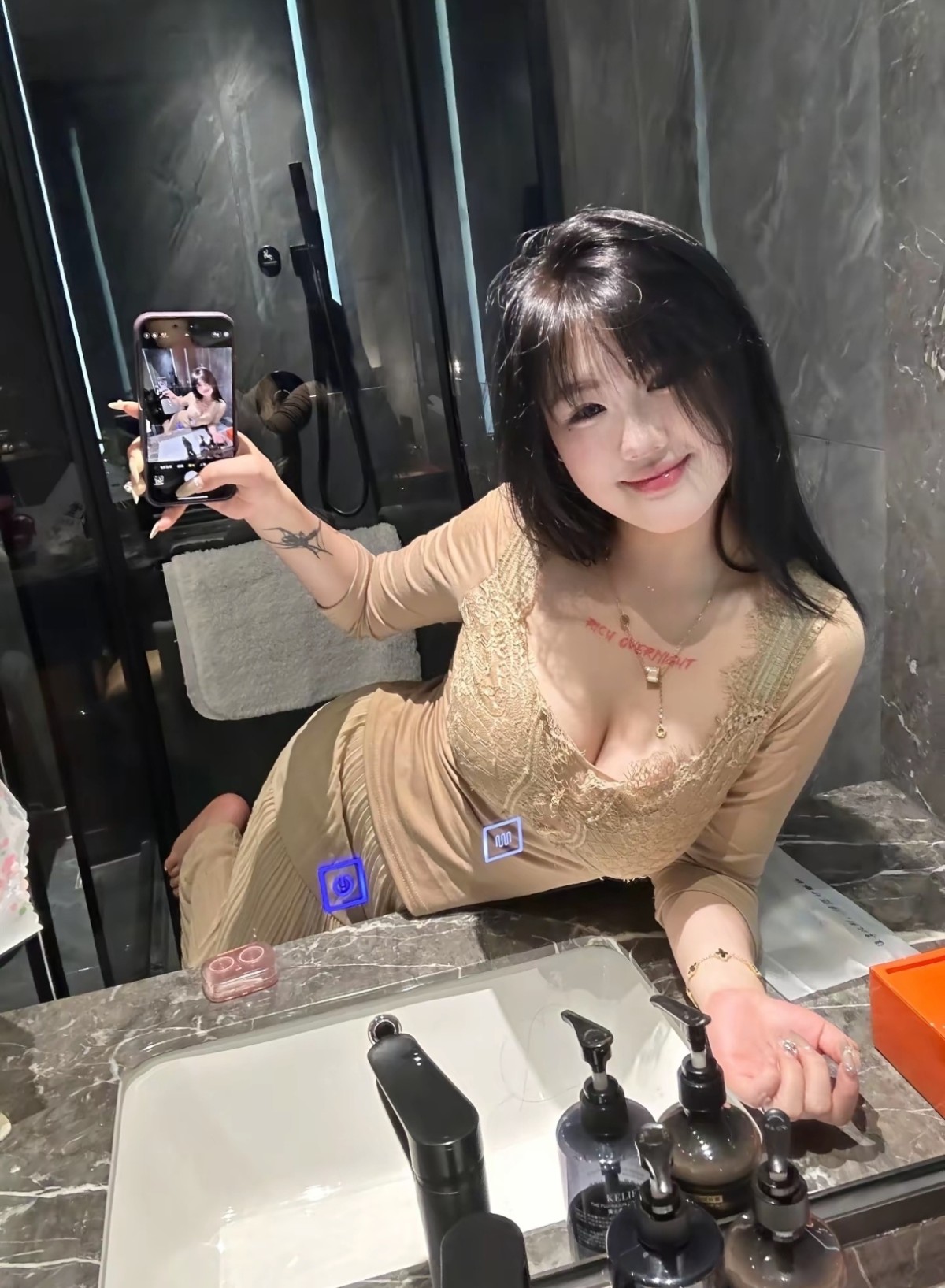 浦东巨乳妮子极品啊
