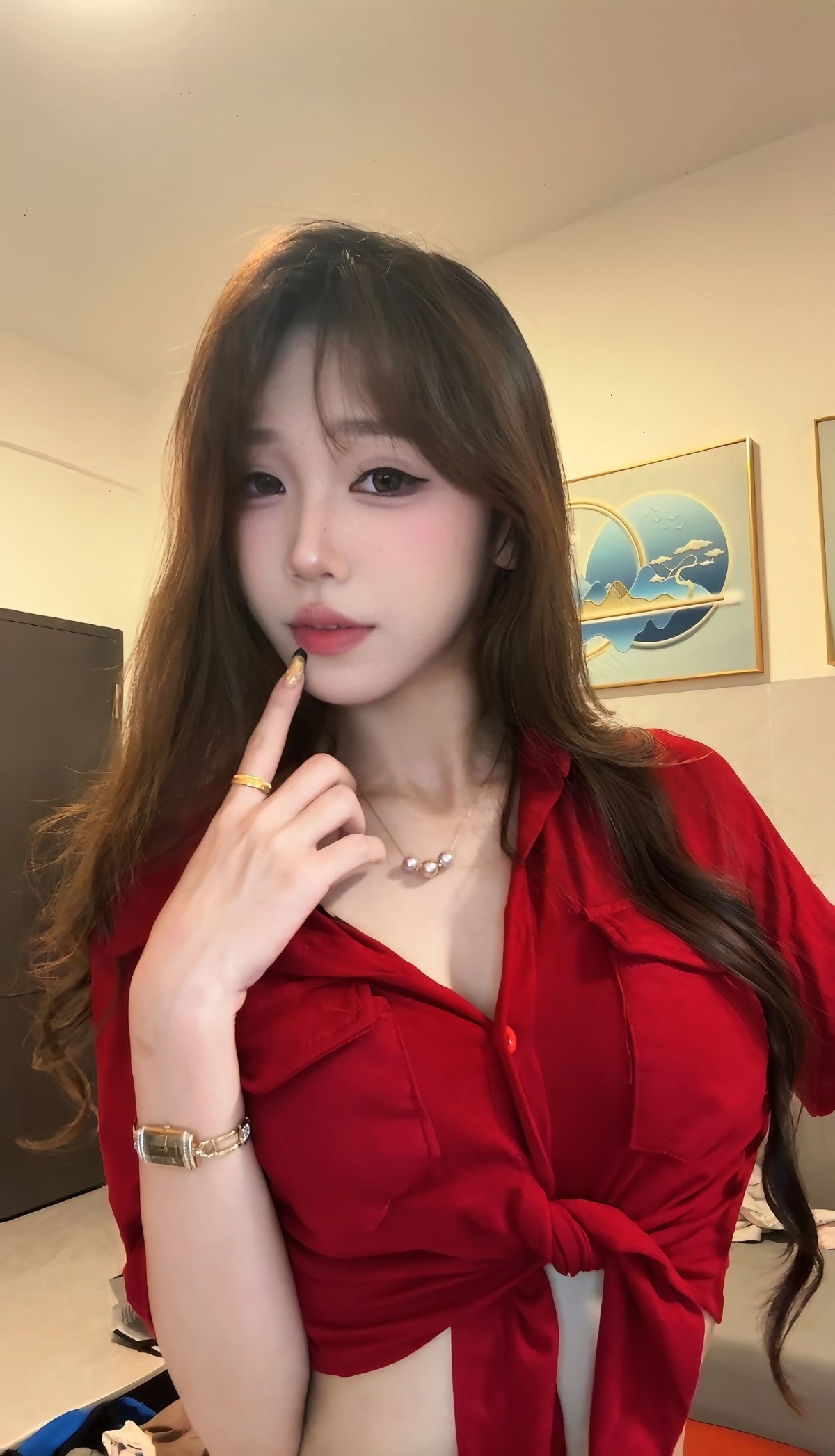 小美女配狼牙套开档黑丝袜