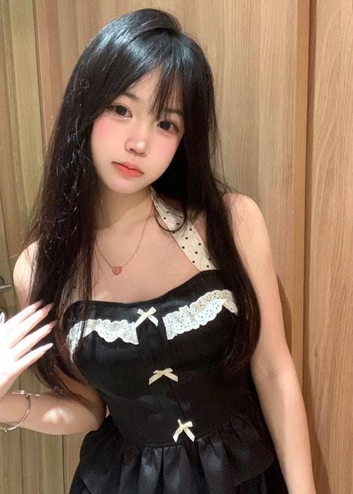 成都非常水嫩妹子下面很敏感