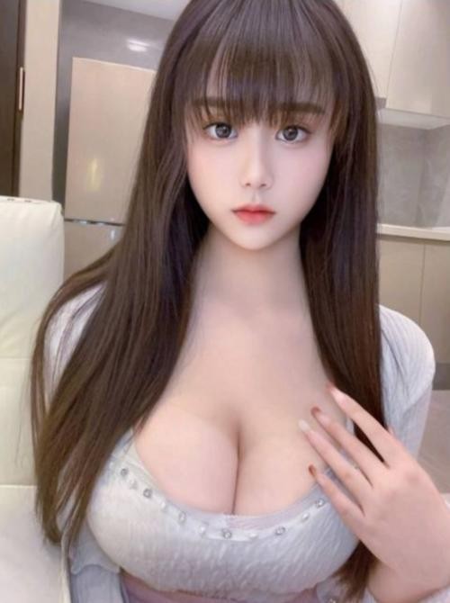 白皙妹子胸超级大