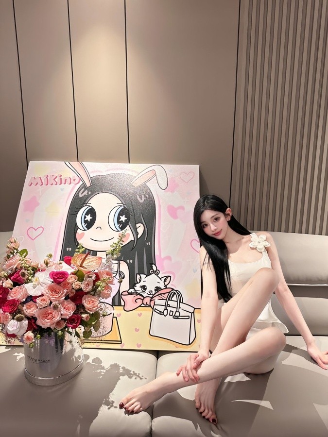 性感尤物年纪轻轻