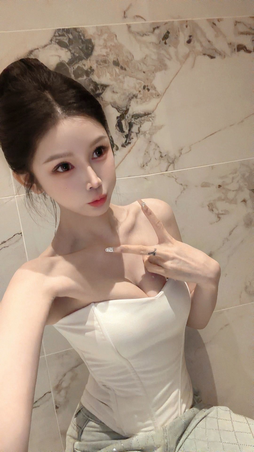跟随前辈脚步操的小嫩妹