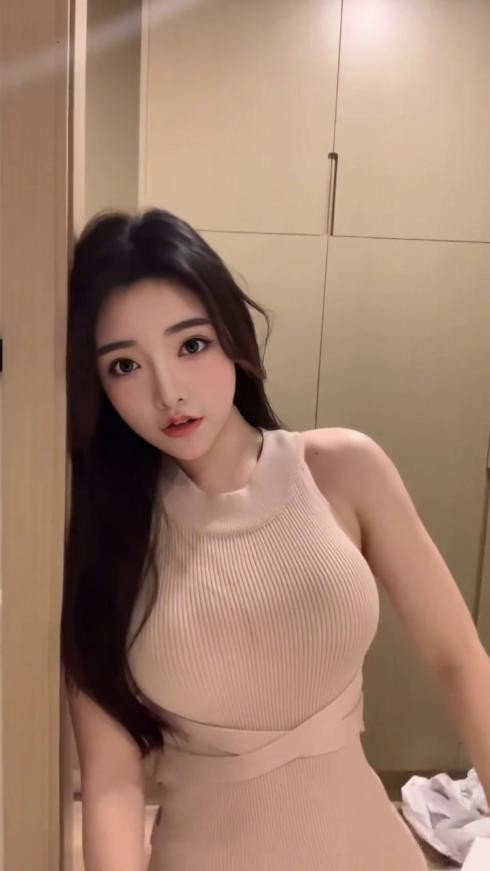 上海嫩模一对豪乳美不胜收