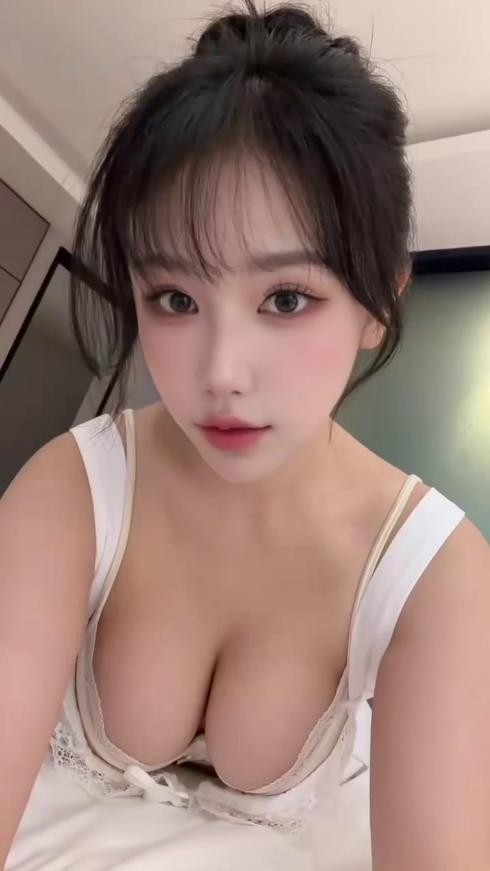  泉州大咪咪奶头小越舔越来劲