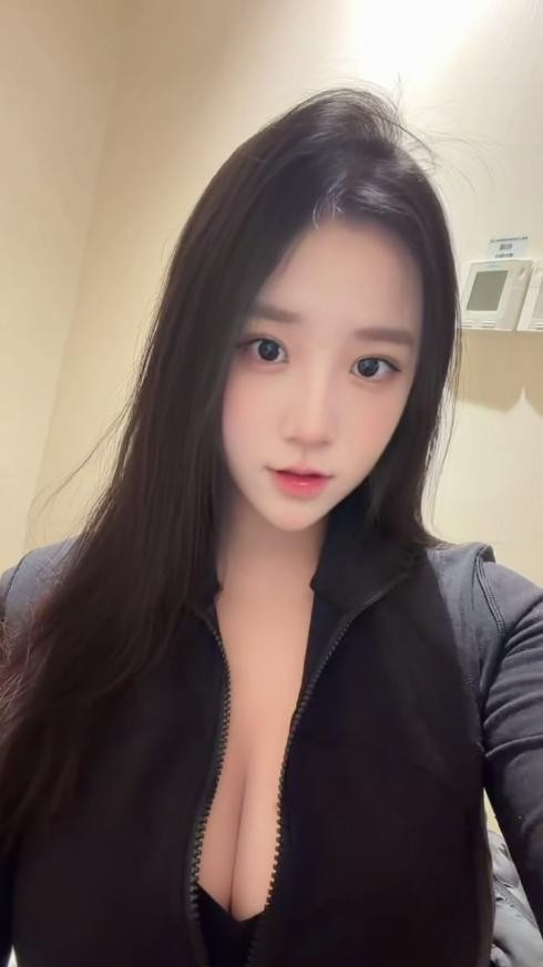 洛阳有着迷人面孔兼职妹子