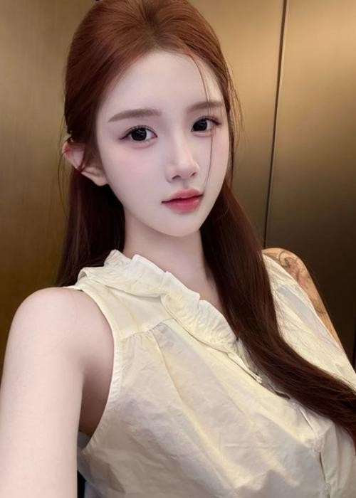 这么漂亮的妹妹在我胯下呻吟