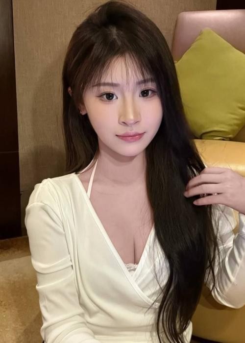 昆明清纯妹子粉嫩B很漂亮超紧