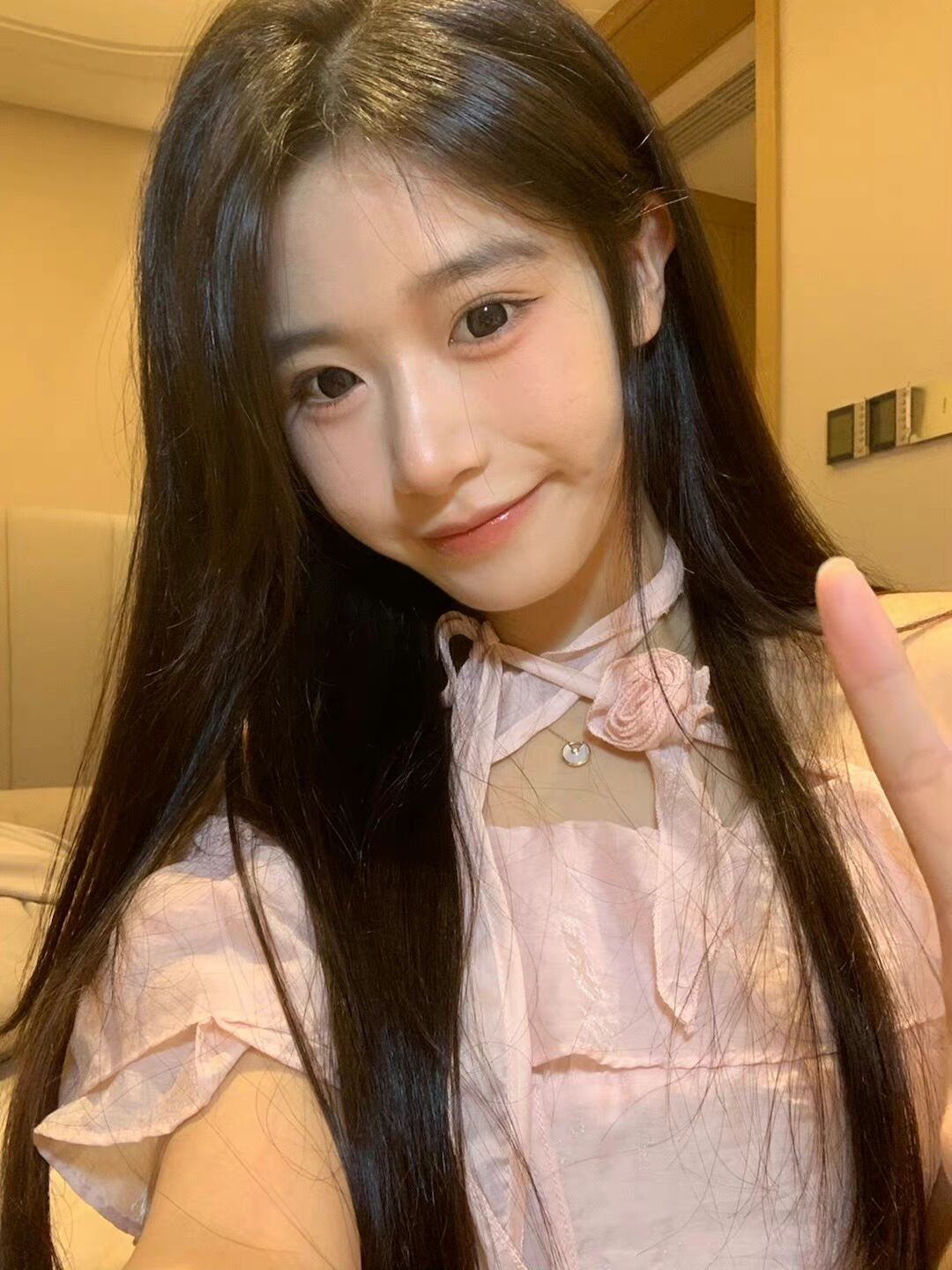皮肤白皙极品美女