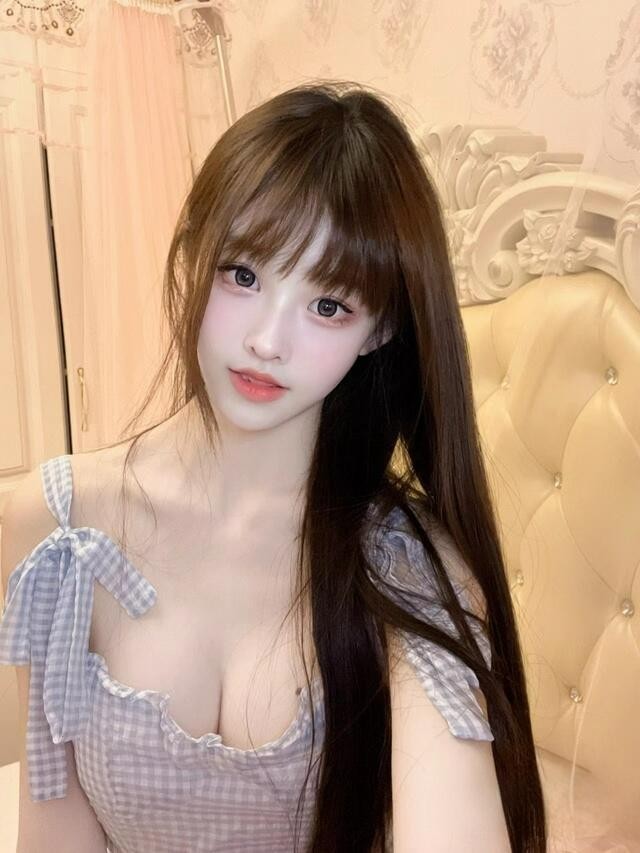 绿地广场爽验水嫩C杯服务系骚妹