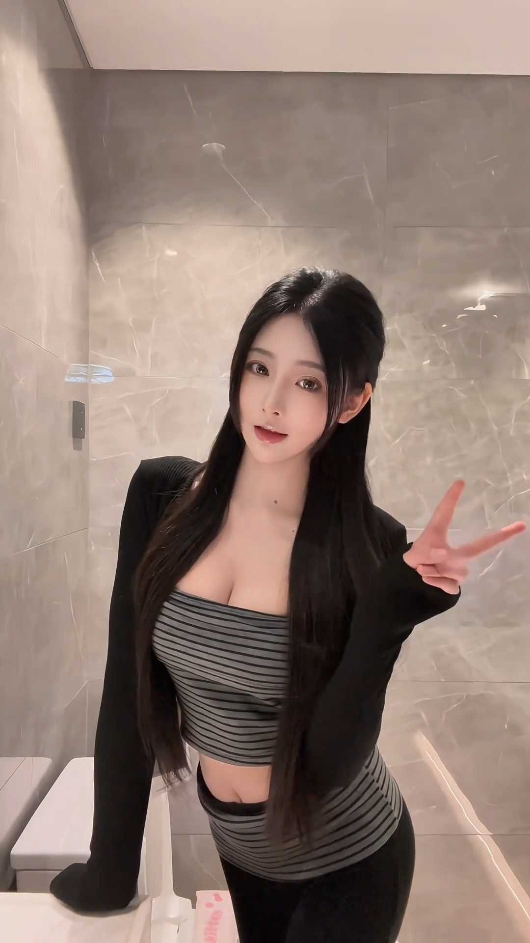 盐湖清纯女神高抬玉腿任意抽插
