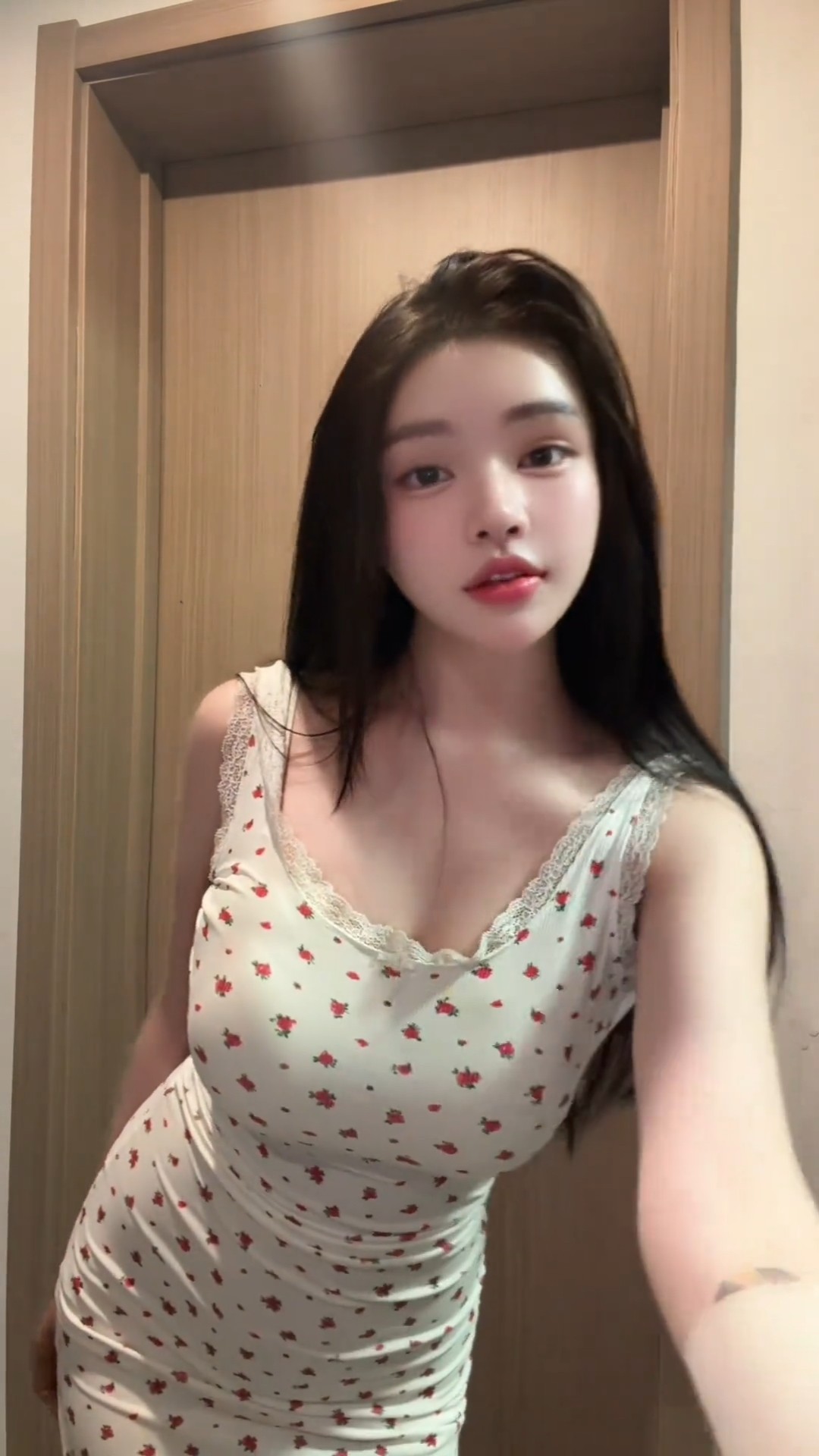 苏州大C乳嫩妹户型一线天