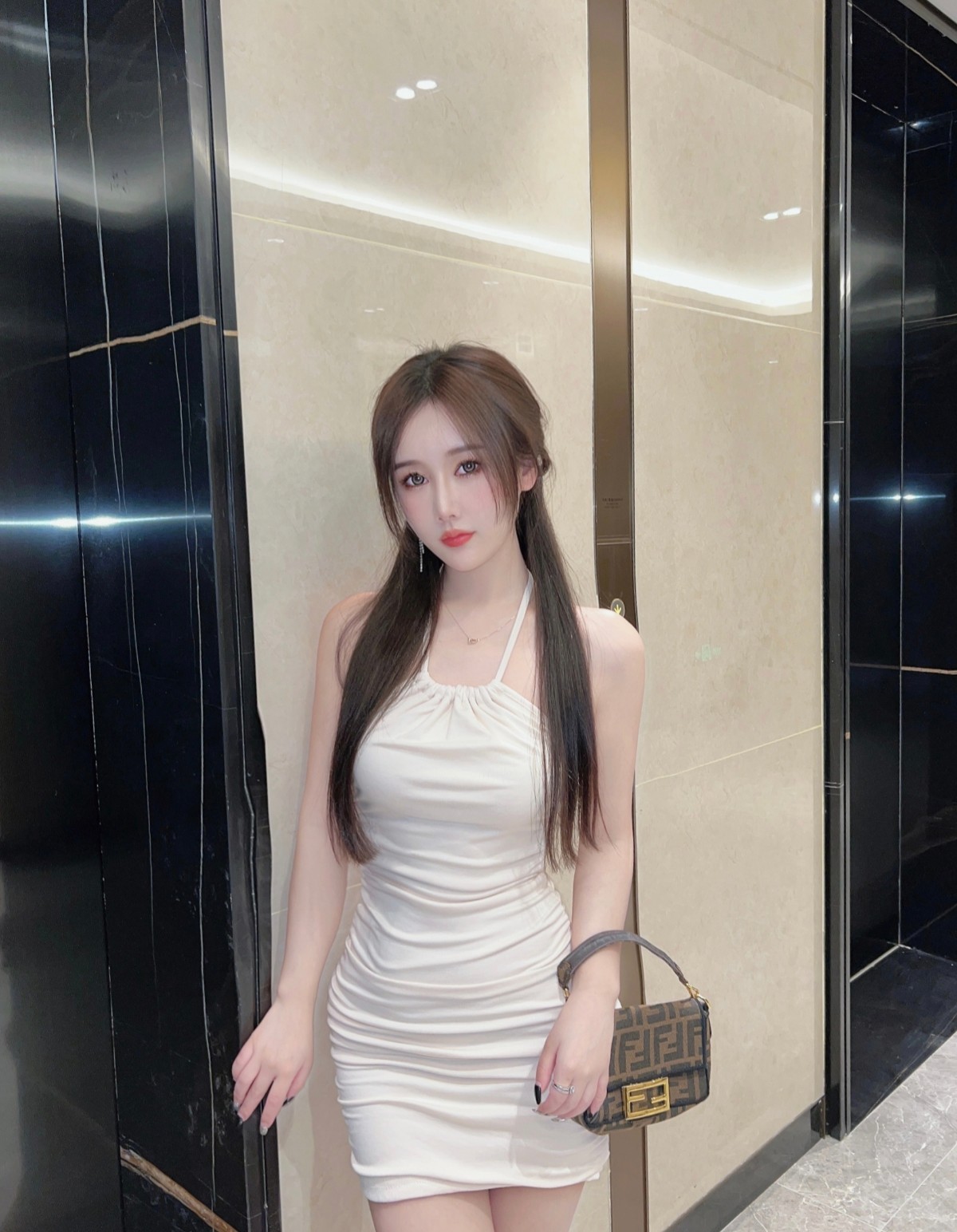 刚刚下海的年轻高颜值妹子