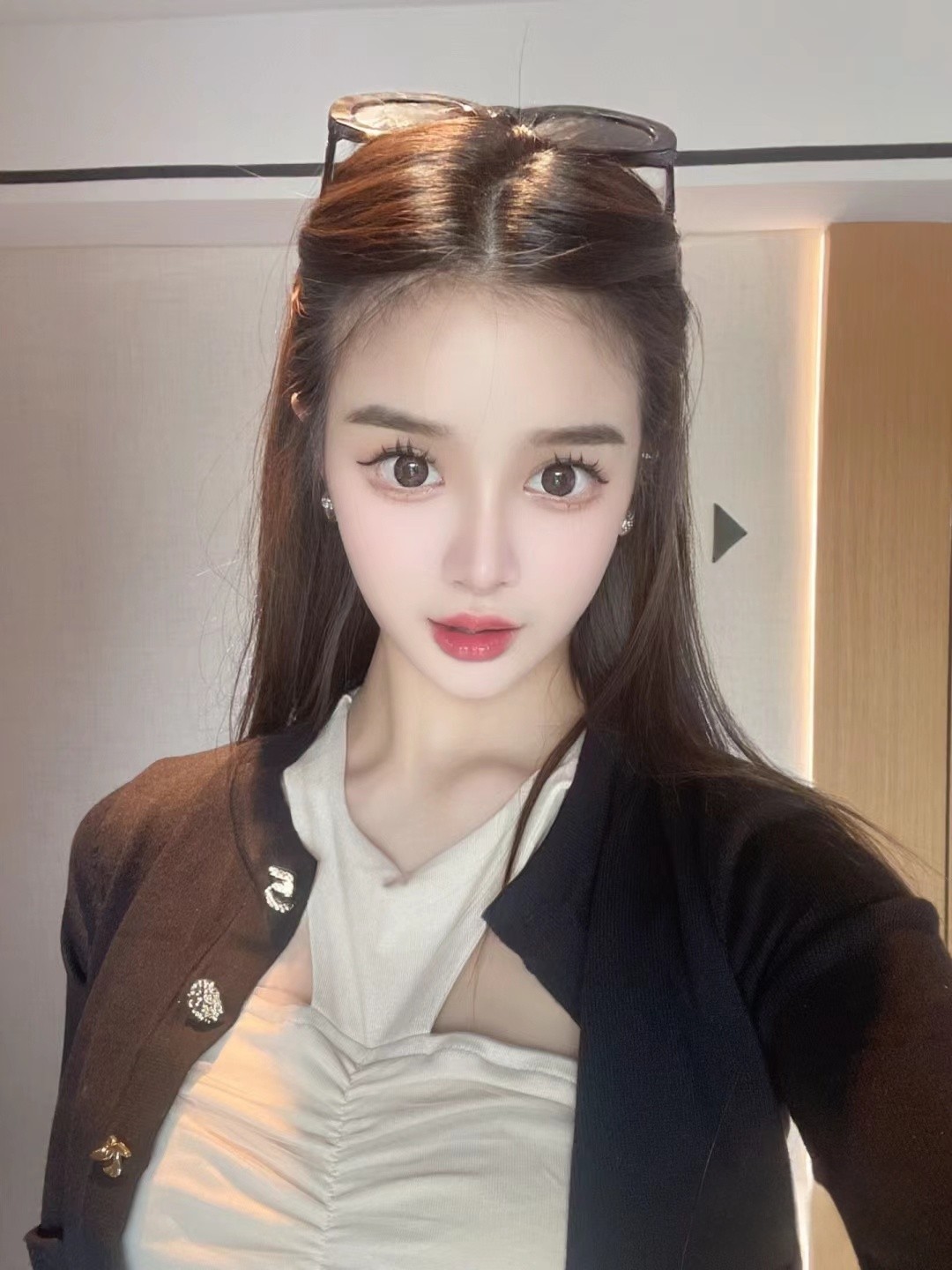 体验魔鬼身材气质性感美女