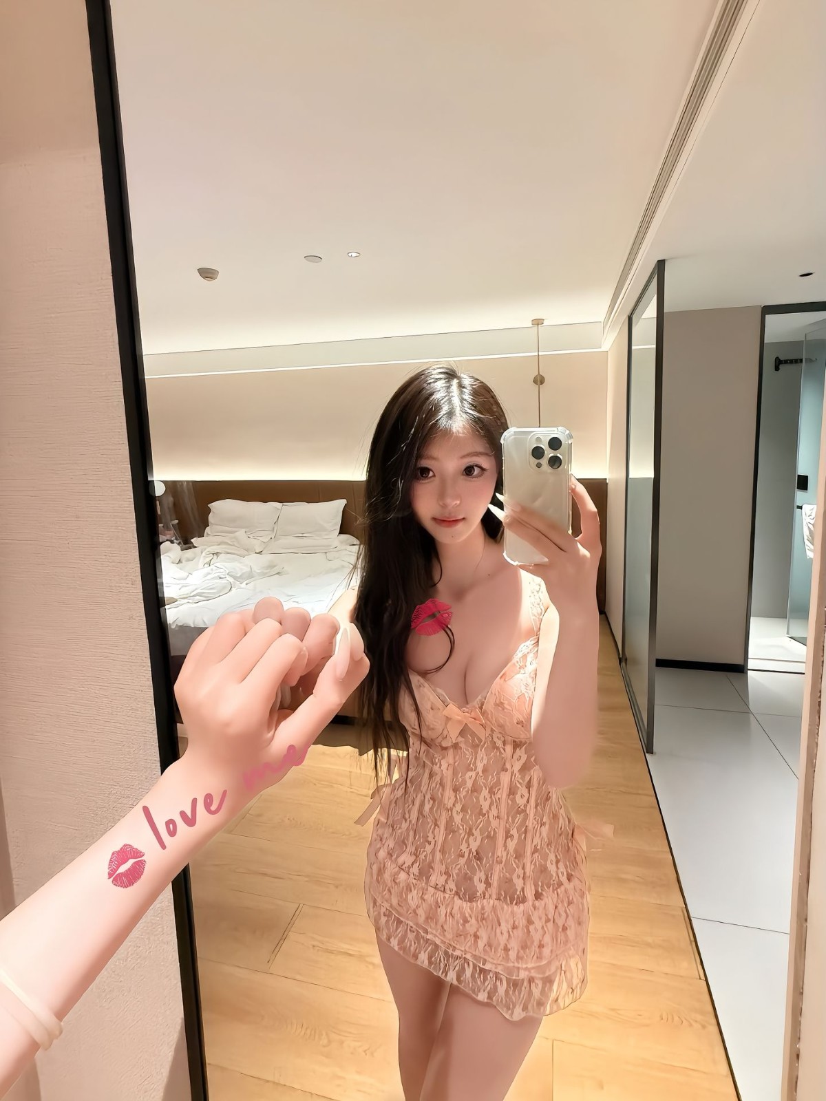 海珠刚兼职甜妹很嫩可以出击