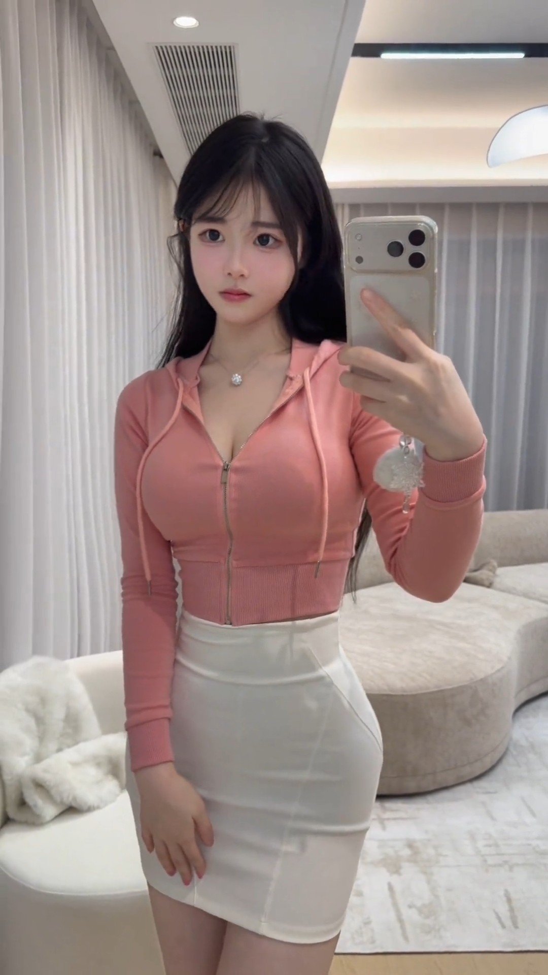 甜妹亲嘴吃奶舔逼都让玩