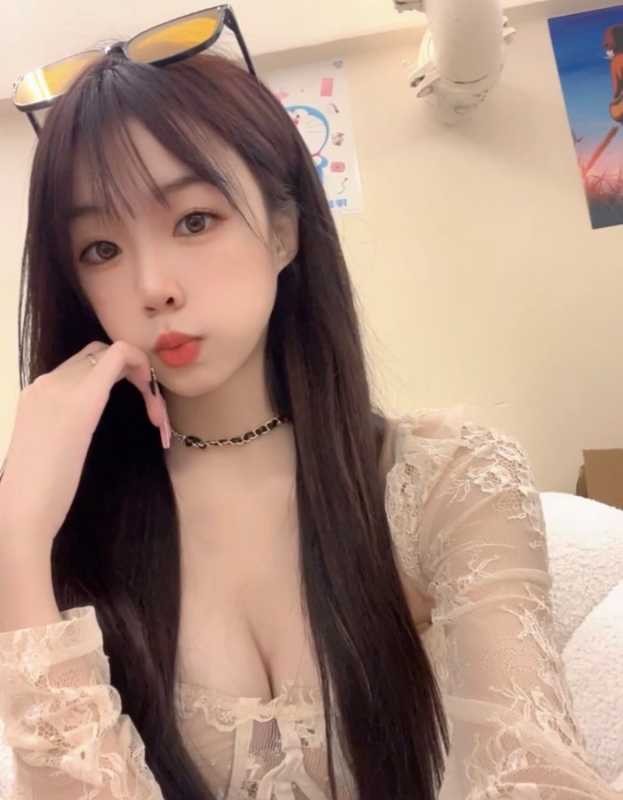 上海市-普陀区外表清纯大奶牛姐姐，在床上很骚