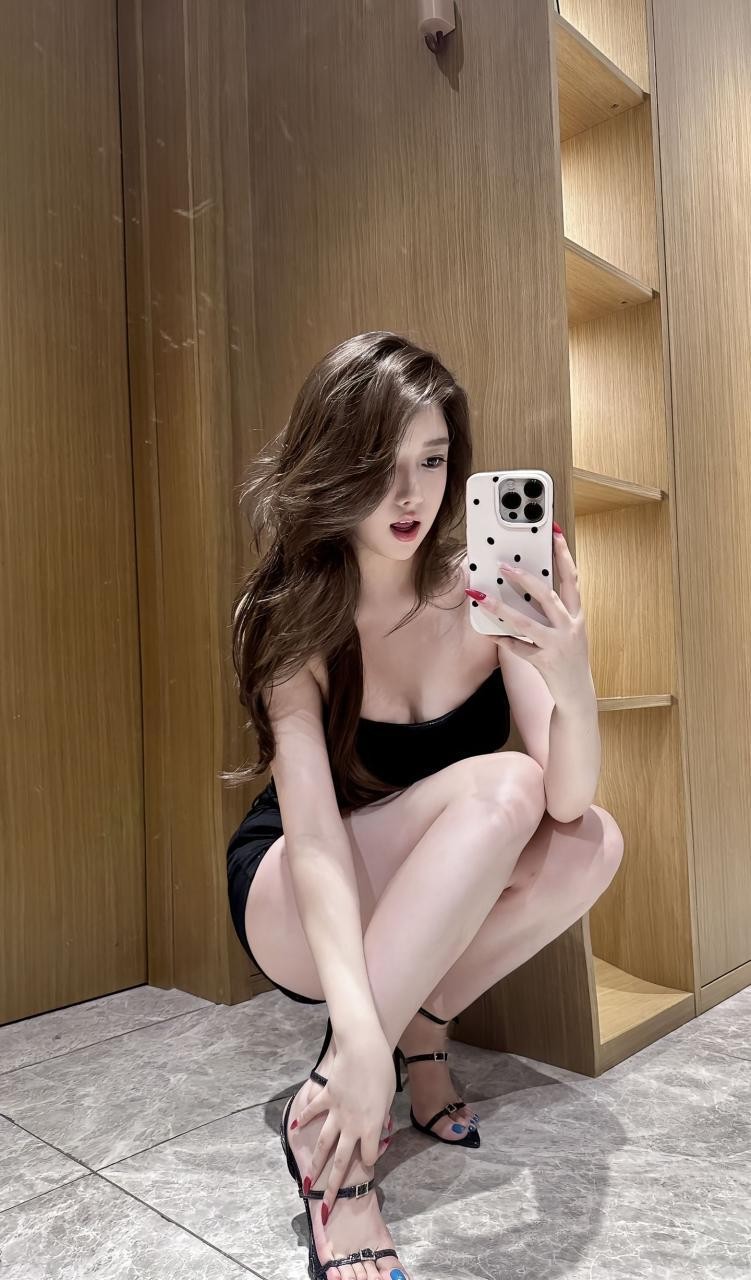分享个美人吸她奶子插她蜜穴