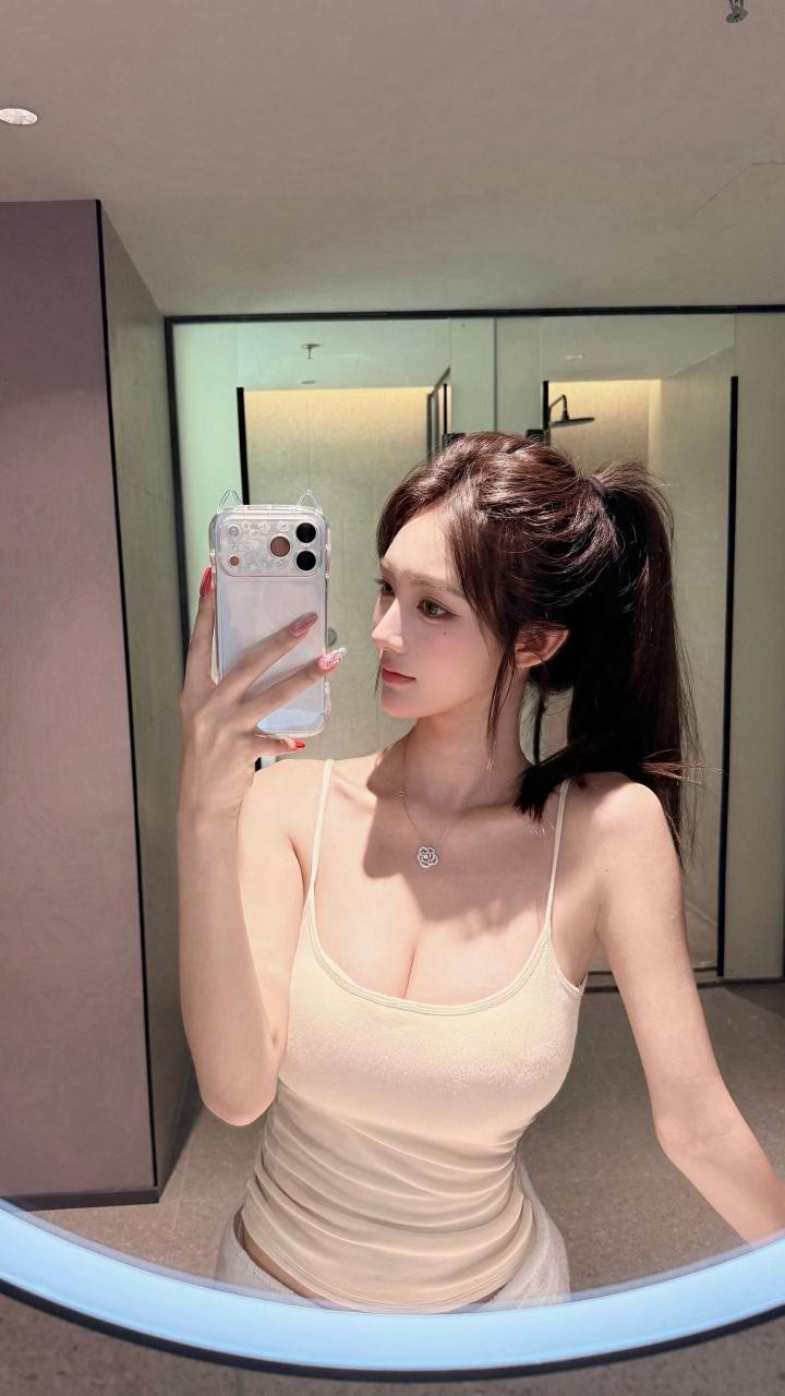 她的大奶子她的蜜穴我很喜欢
