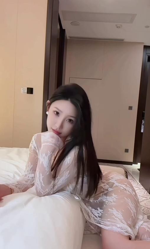 天津妖艳老师有着迷人美体